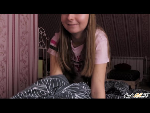 ❤️ Blondina îi suge adânc prietenei ei și primește spermă în gură ❤  at us ro.fullsexmovs.ru ﹏